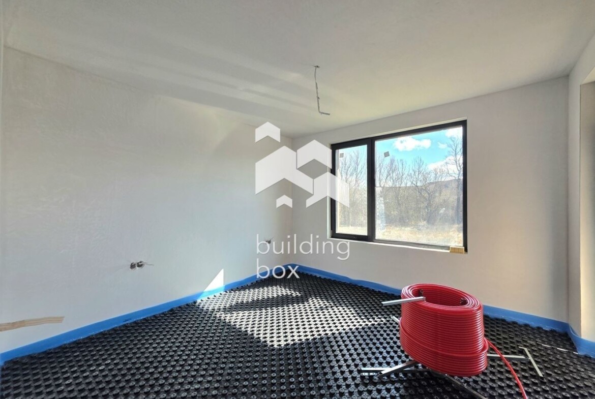 Качество! Простор с двор 600 кв.м.! Еднофамилна къща с Акт 16! - 0