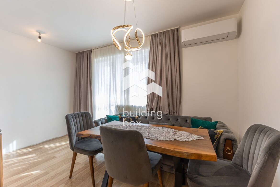 Тристаен апартамент с паркомясто - 0