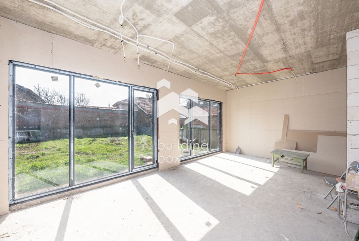 Еднофамилна къща в с. Старосел - 0