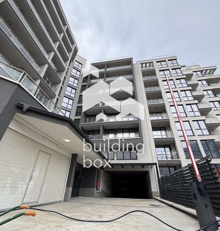 Тристаен апартамент в кв. Полигона - 0