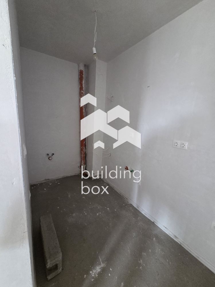 Двустаен апартамент в кв. „Остромила“ - 0