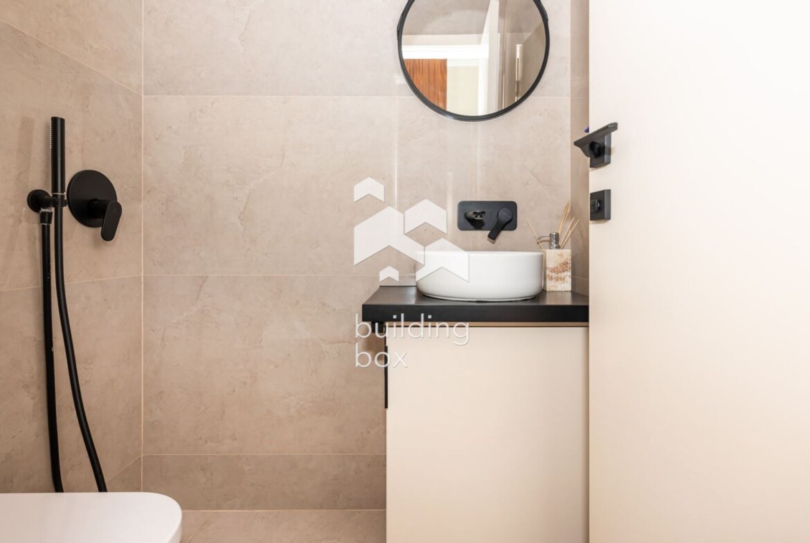 Триетажна луксозна къща в град Пловдив, кв. Остромила - 0