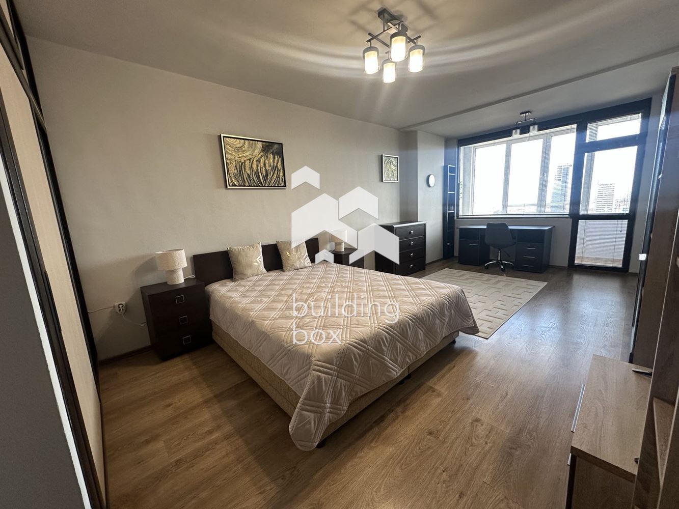 Панорамен тристаен апартамент в центъра на град София