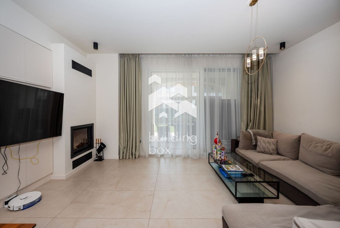 Триетажна луксозна къща в град Пловдив, кв. Остромила - 0