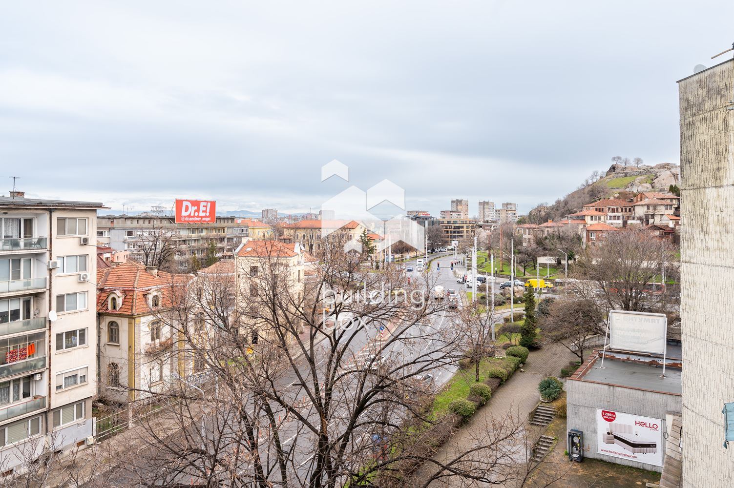 Апартамент с три отделни помещения срещу Съдебната палата - 0