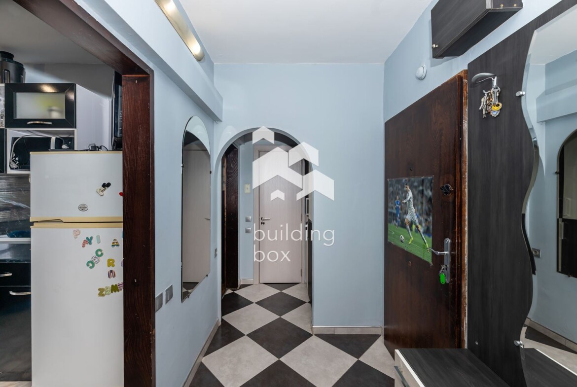 Апартамент с три отделни помещения срещу Съдебната палата - 0