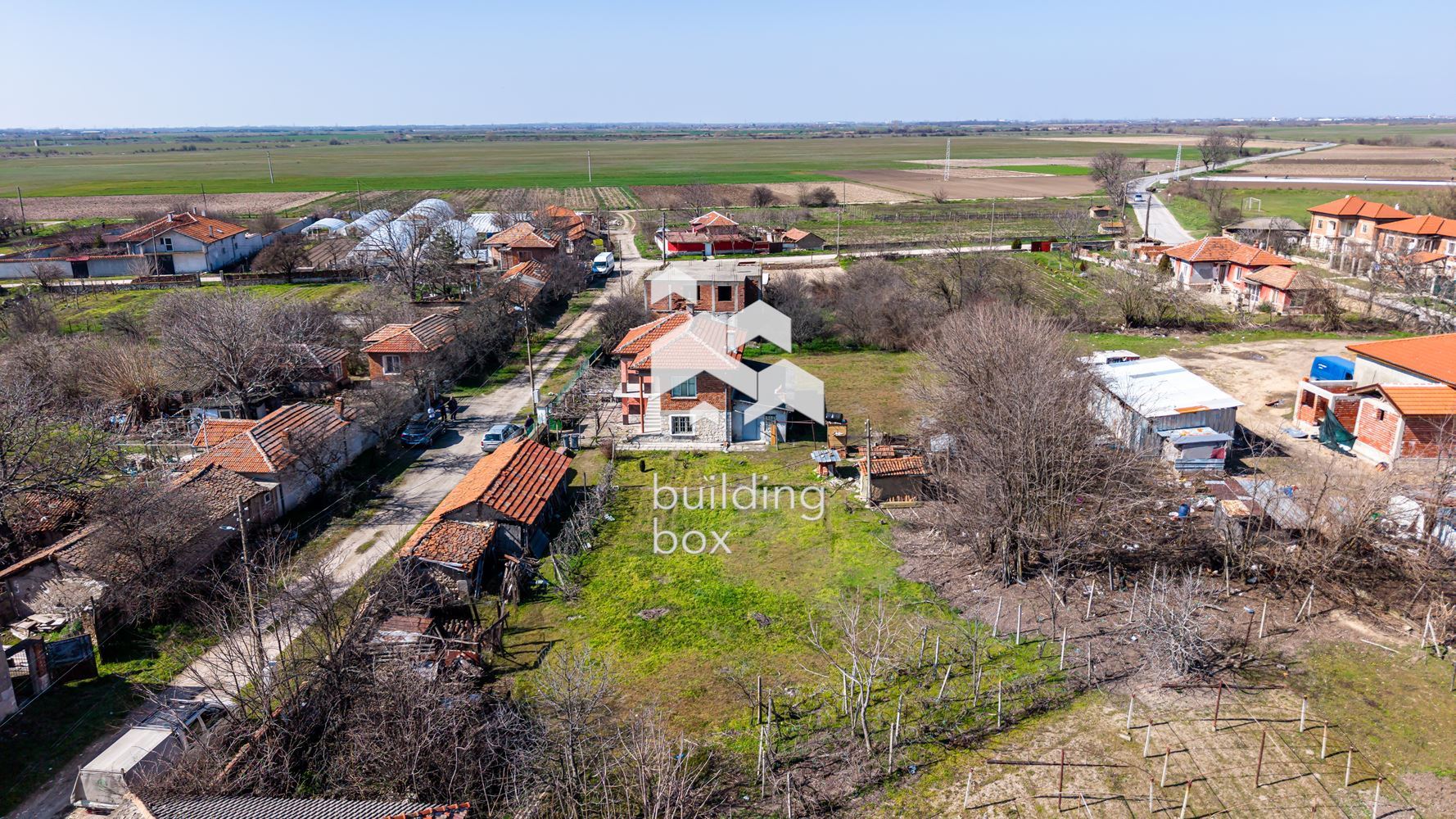 Фамилна къща с двор в с. Шишманци - 0