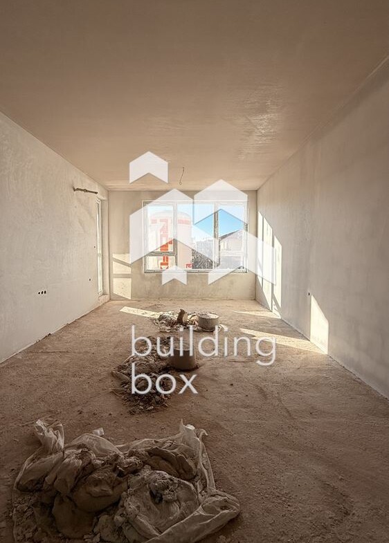 Двустаен апартамент в кв. Остромила до Виа парк - 0