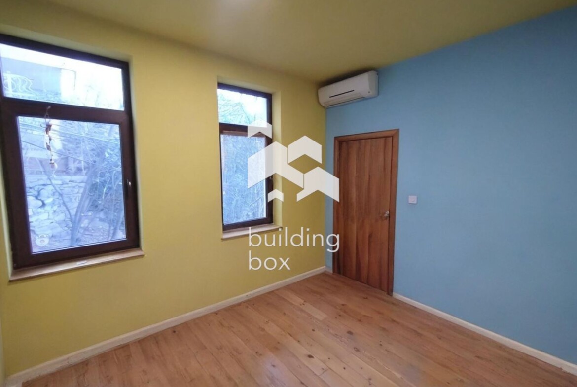 Къща с двор в сърцето на град Пловдив. - 0