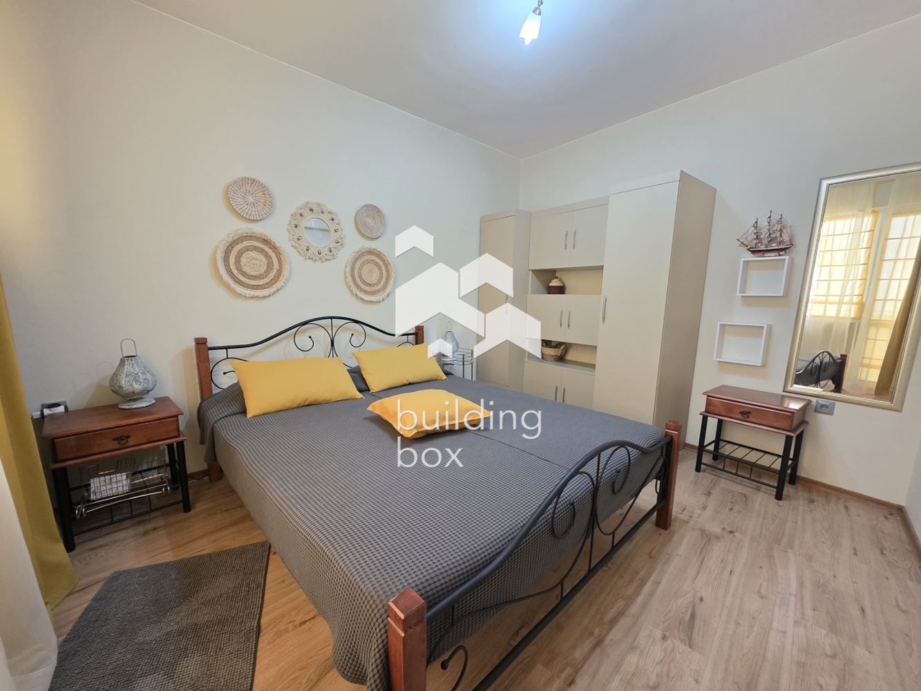 Тристаен апартамент в сърцето на кв. Кършияка до “Холидей Ин” и “БИЛЛА”