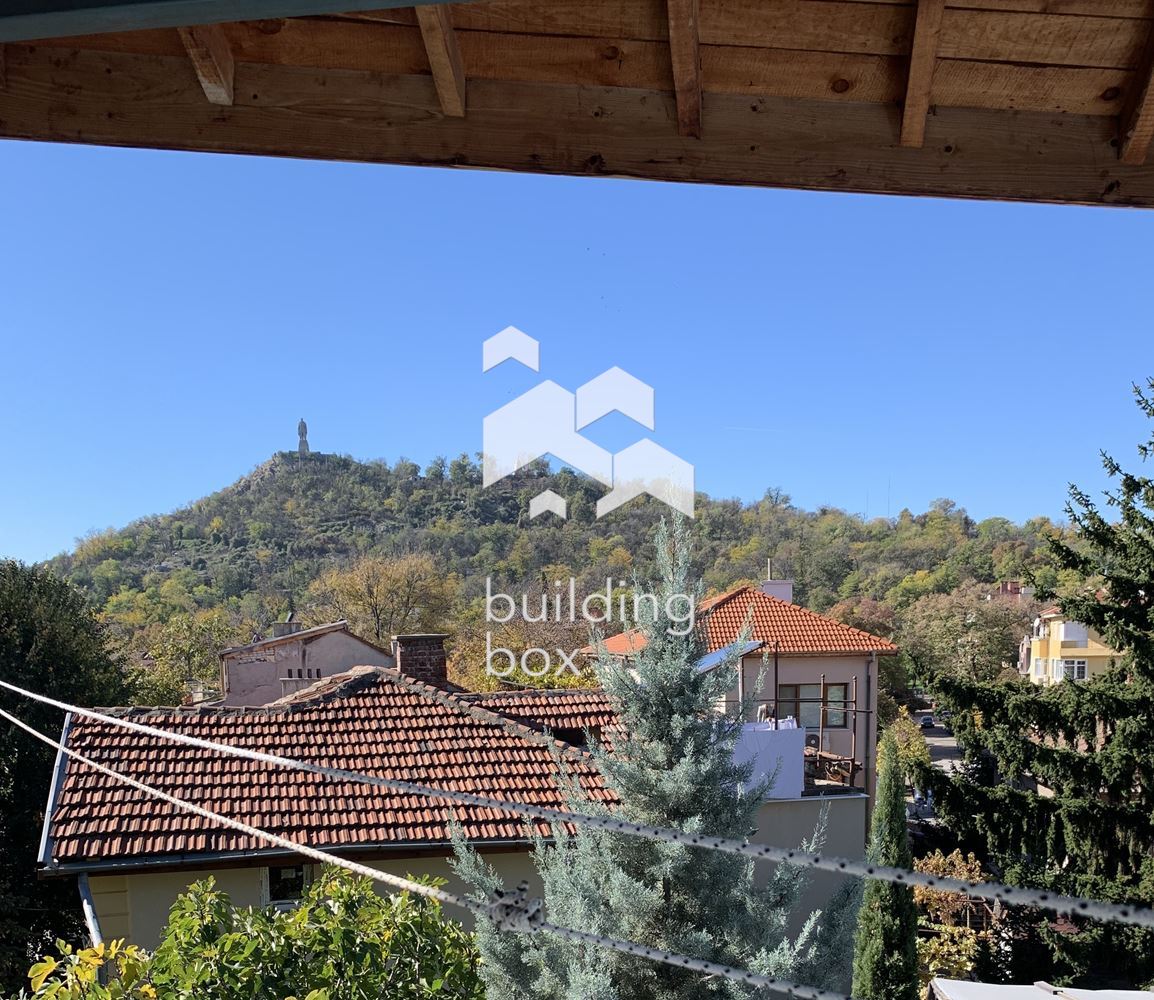 Къща с двор в сърцето на град Пловдив. - 0