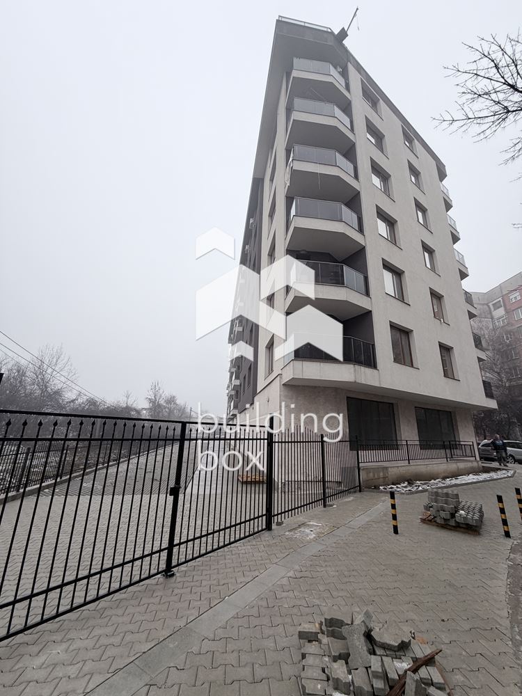 Тристаен апартамент в Люлин 1 - 0