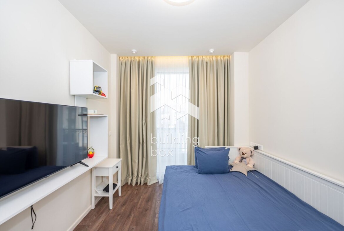 Триетажна луксозна къща в град Пловдив, кв. Остромила - 0