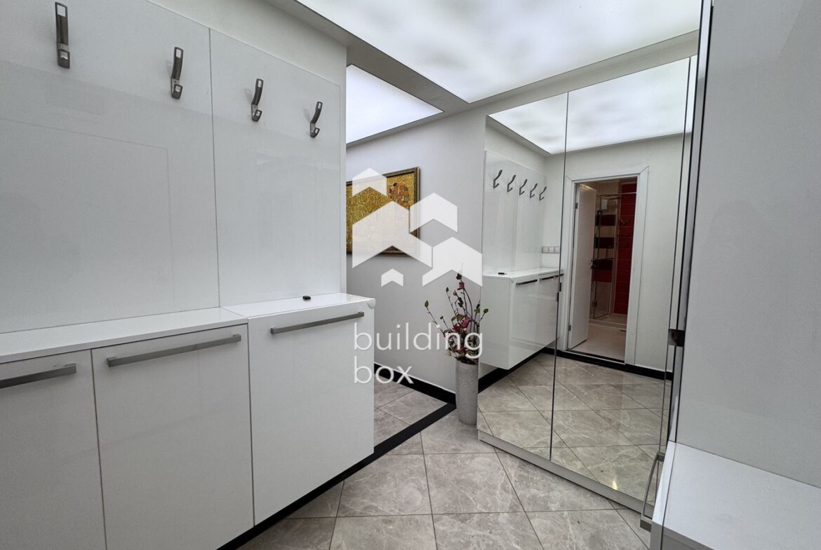 Тристаен луксозно обзаведен апартамент под наем - 0