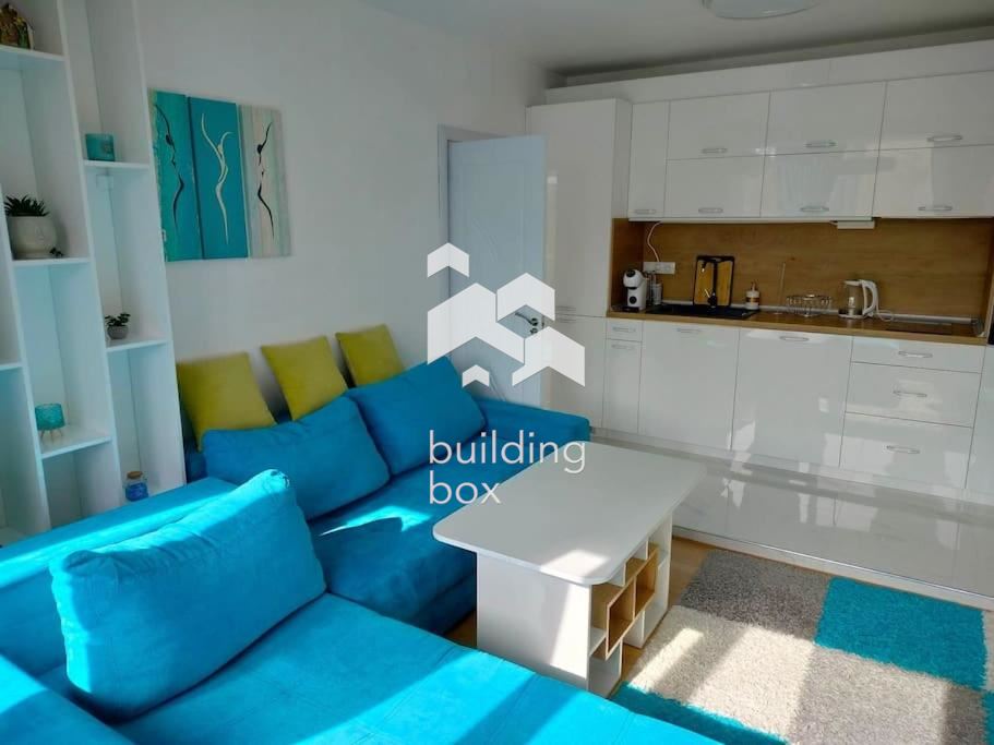 Свеж и уютен тристаен апартамент в кв. Изток - 0