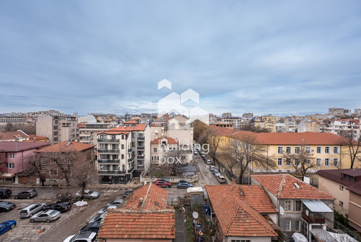 Тристаен апартамент срещу казино Риц - гр. Пловдив - 0