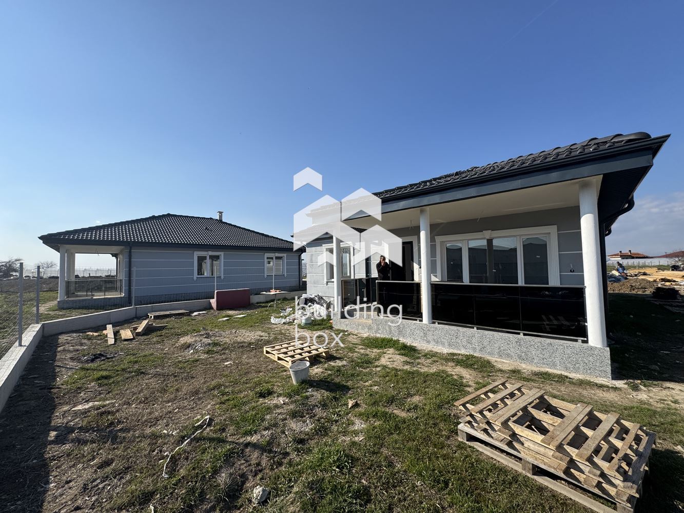 Самостоятелна къща в село Маноле - 0