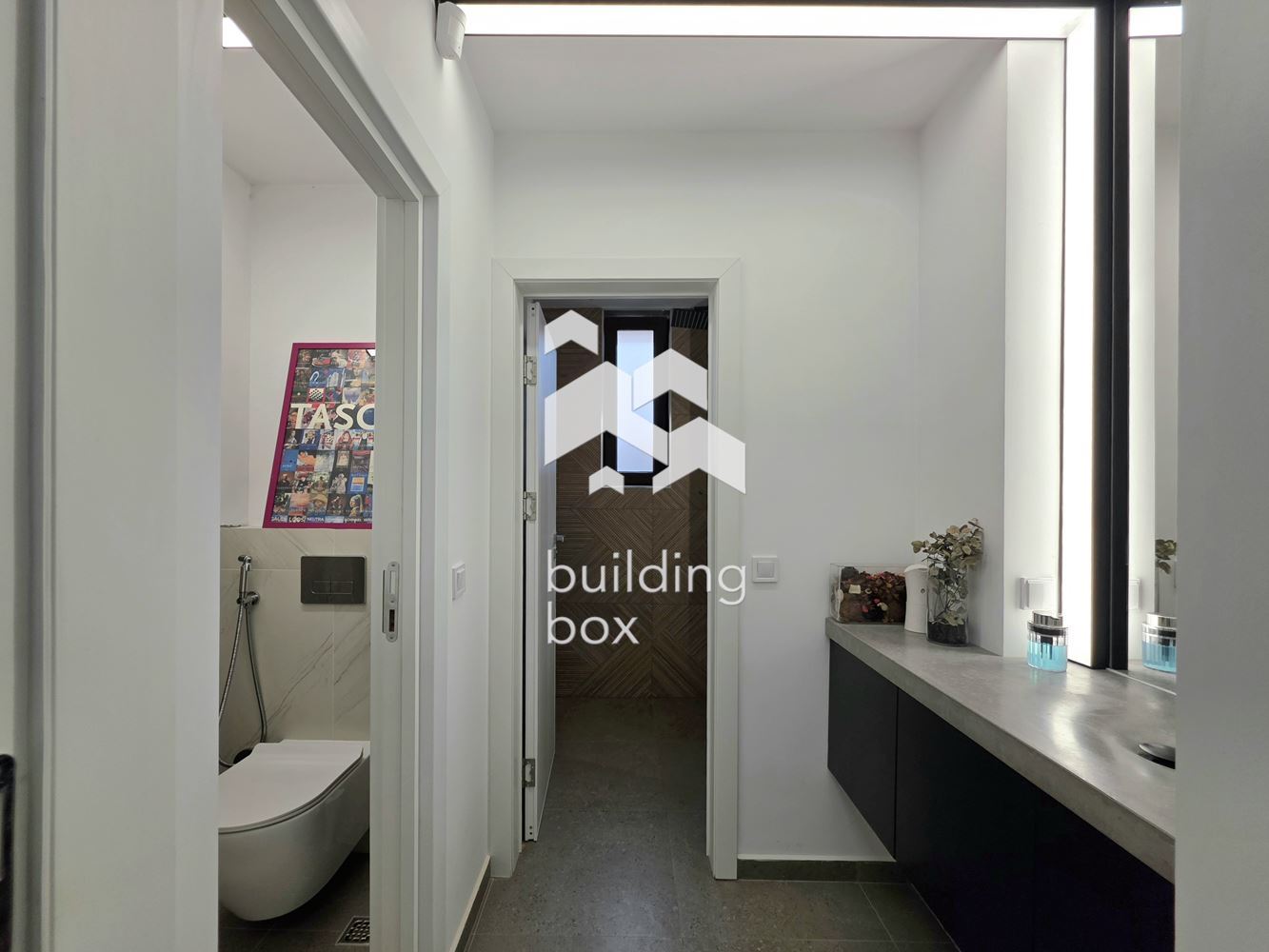 Офис със склад и паркомясто в идеален център – кв. Яворов - 0