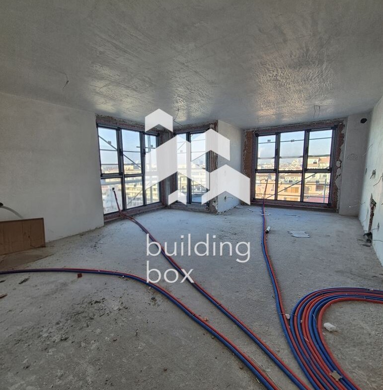 Тристаен апартамент в сграда "Casa Madrid" - район Оборище - 0