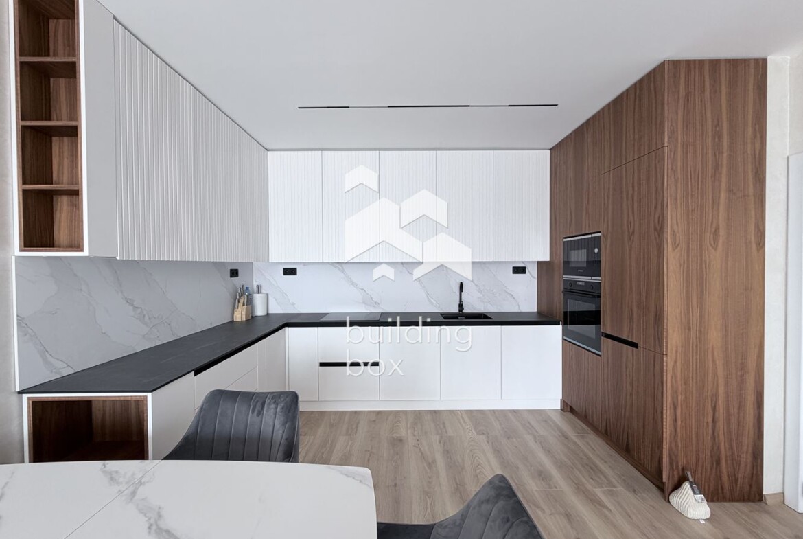 Тристаен луксозен апартамент под наем - к-с Роял Гардън - 0