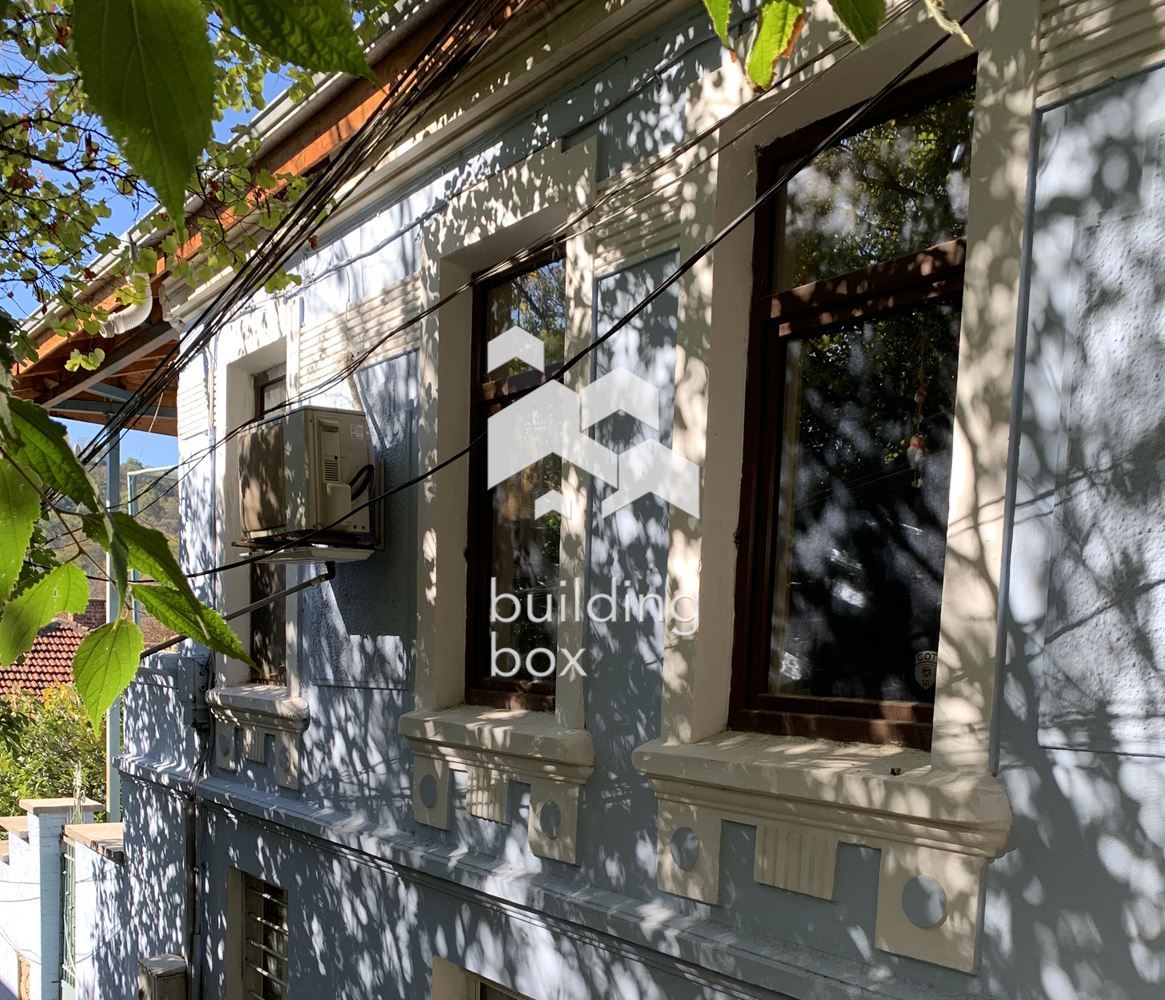 Къща с двор в сърцето на град Пловдив. - 0