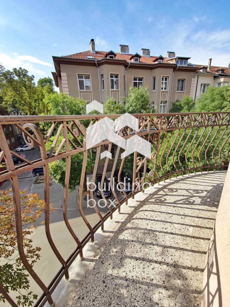 Тристаен апартамент на ул. "Любен Каравелов" - 0