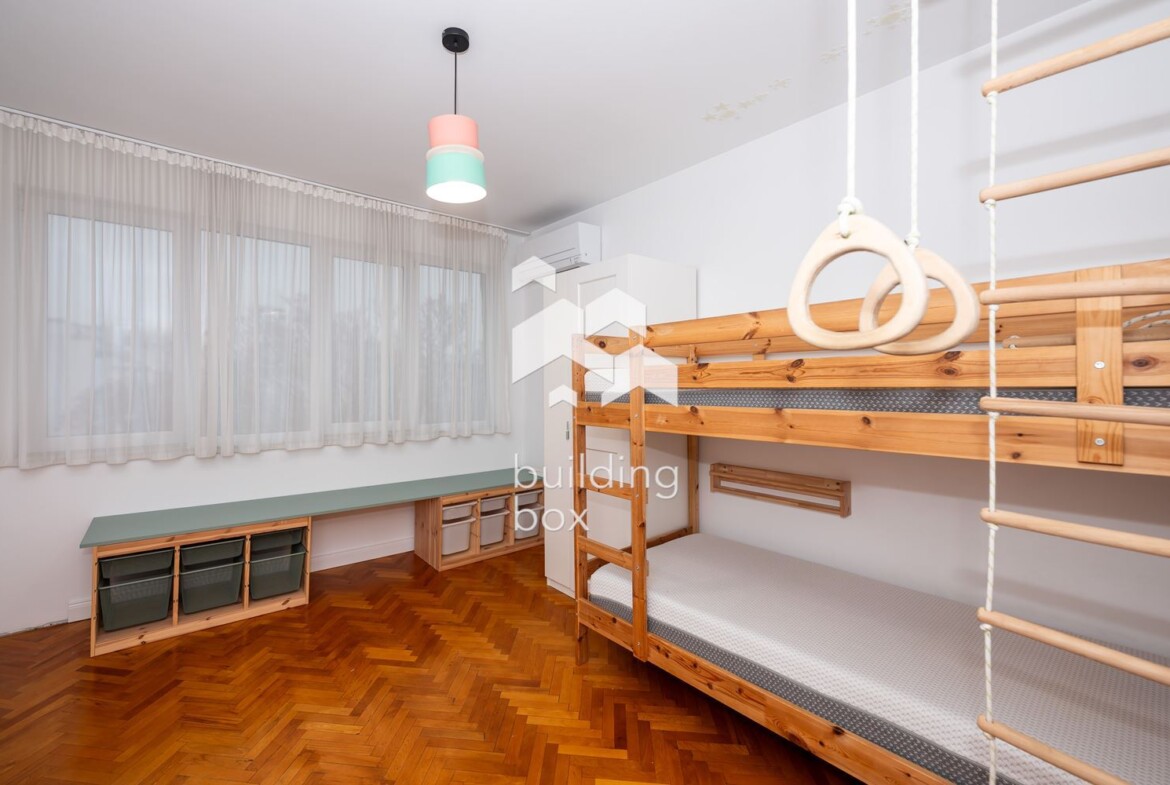 Уютен, обзаведен тристаен апартамент - кв. Каменица 1 - 0