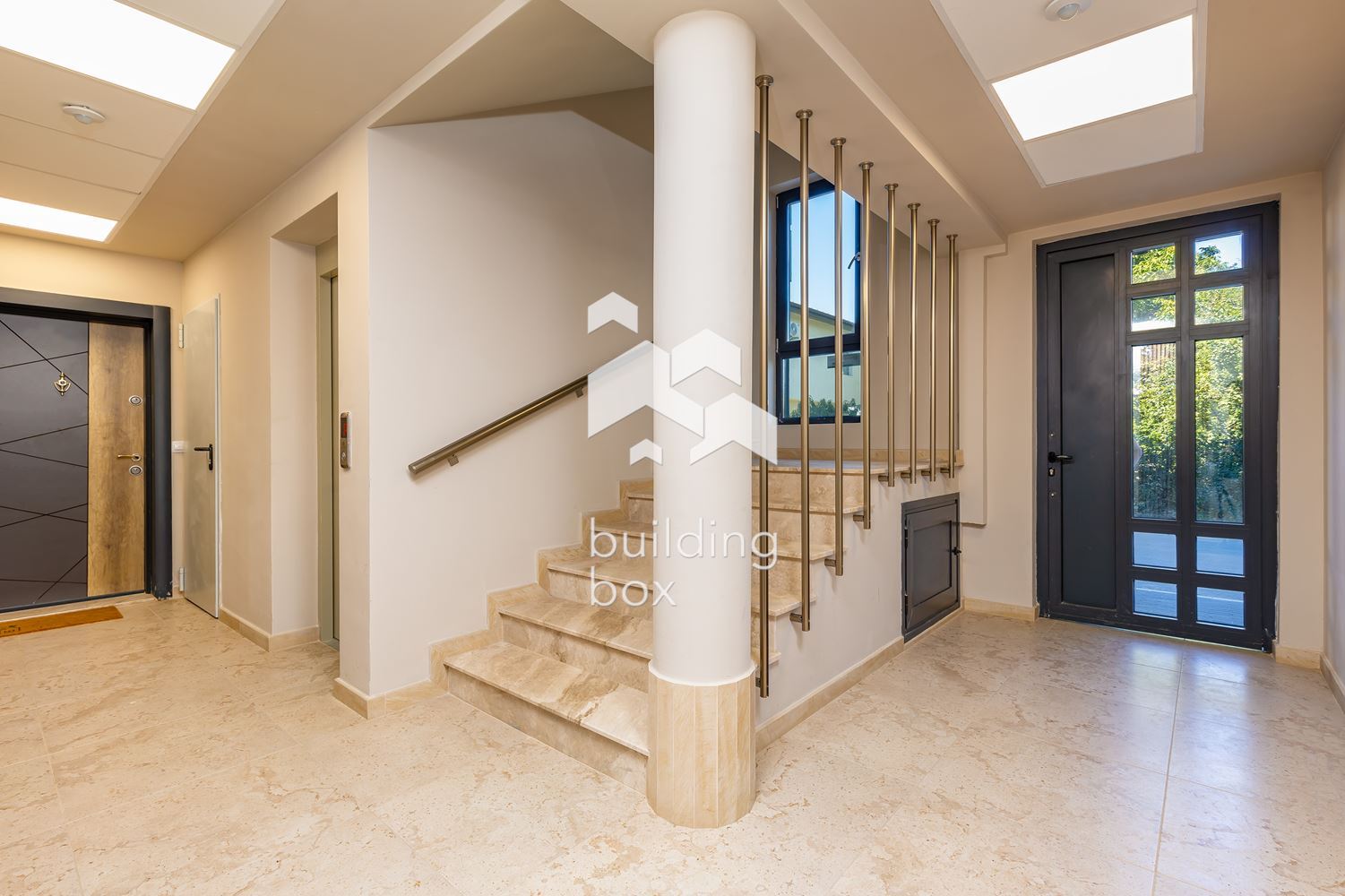 Тристаен апартамент, довършен до ключ - кв. Остромила - 0