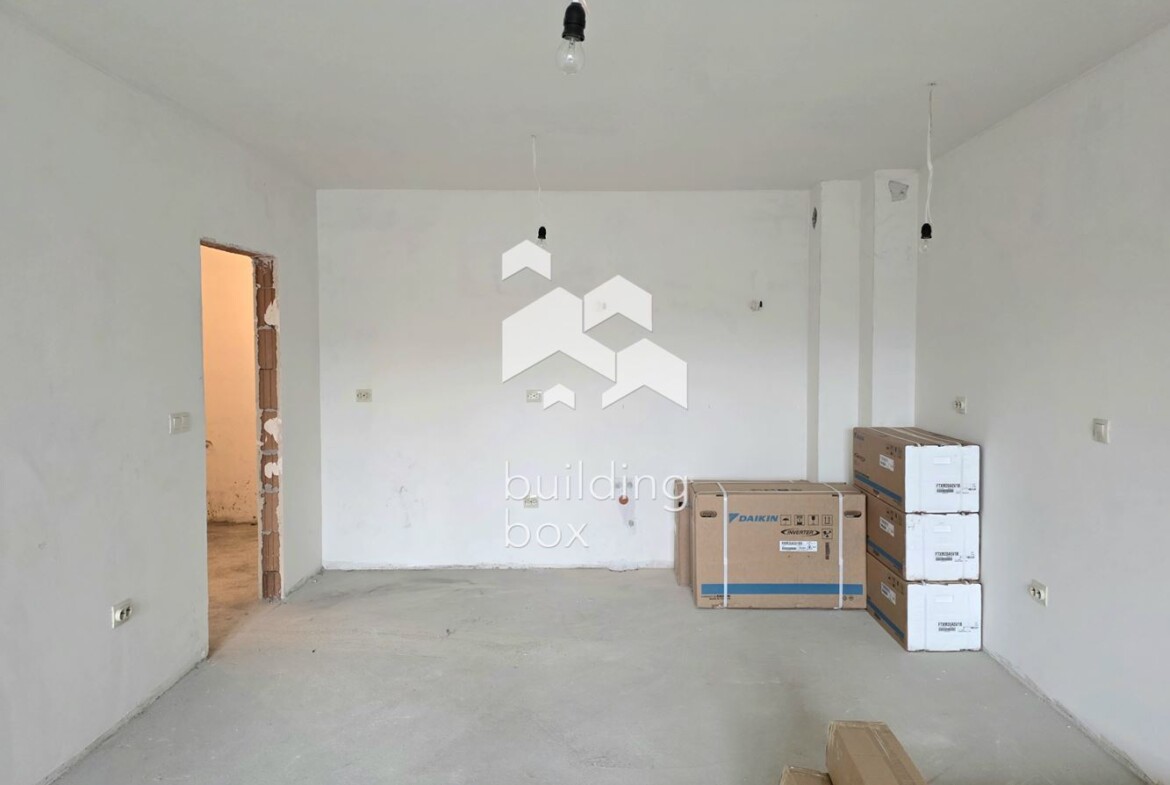 Тристаен апартамент - кв. Оборище - 0