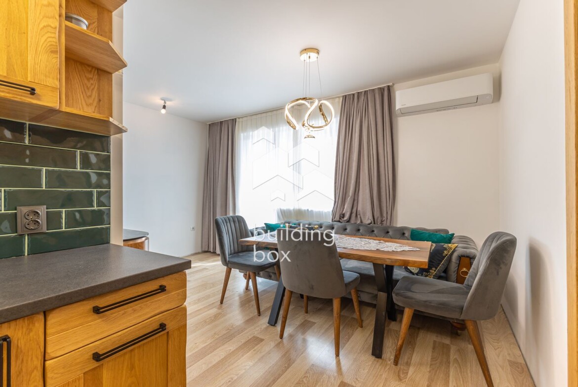 Тристаен апартамент с паркомясто - 0