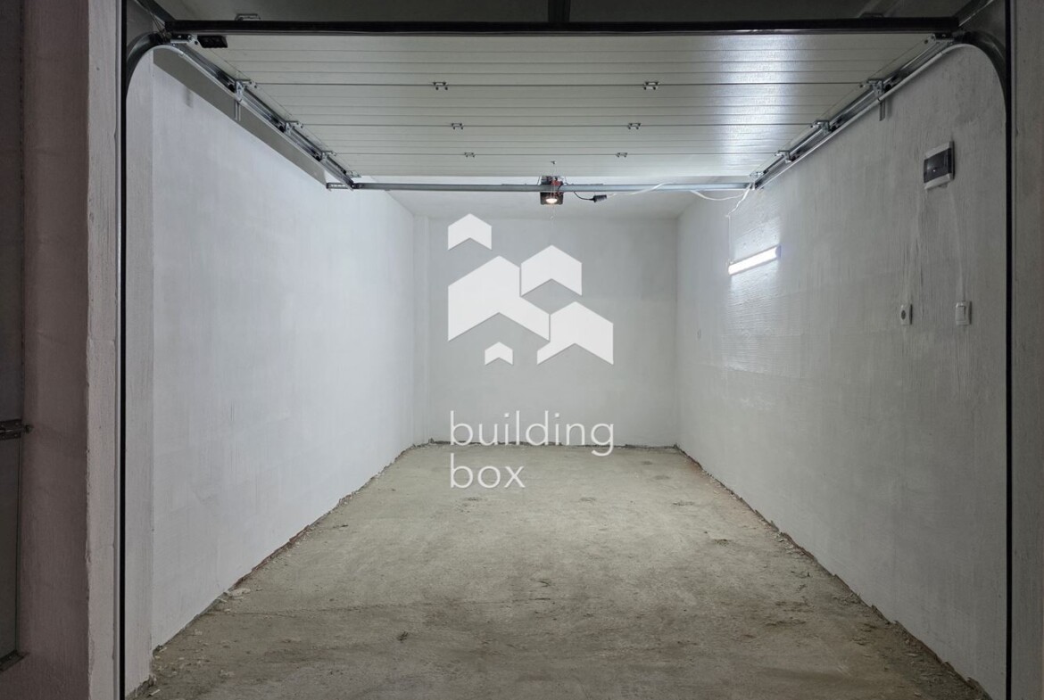 Тристаен апартамент - кв. Оборище - 0