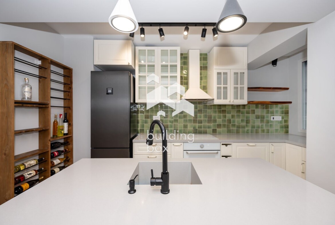 Уютен, обзаведен тристаен апартамент - кв. Каменица 1 - 0