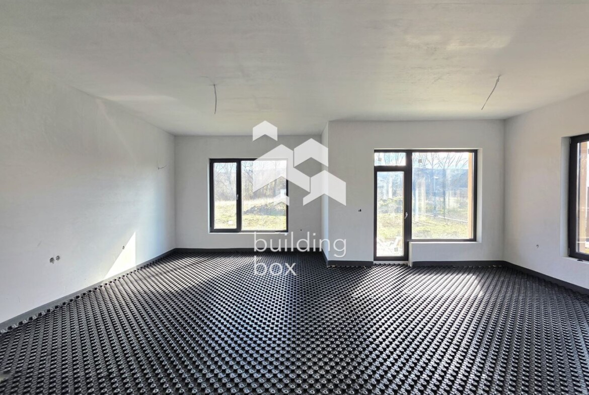 Качество! Простор с двор 600 кв.м.! Еднофамилна къща с Акт 16! - 0