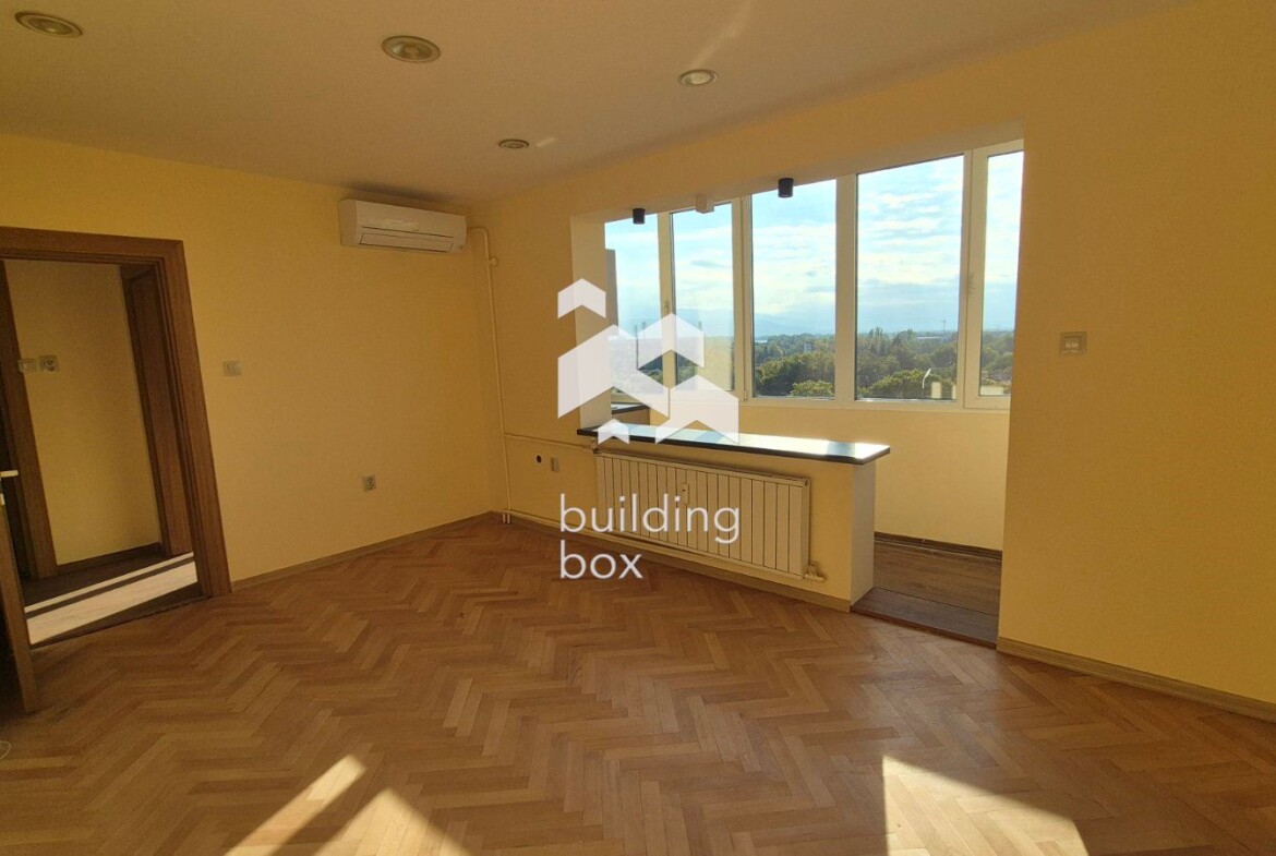 Тристаен апартамент срещу х.Санкт Петербург - 0