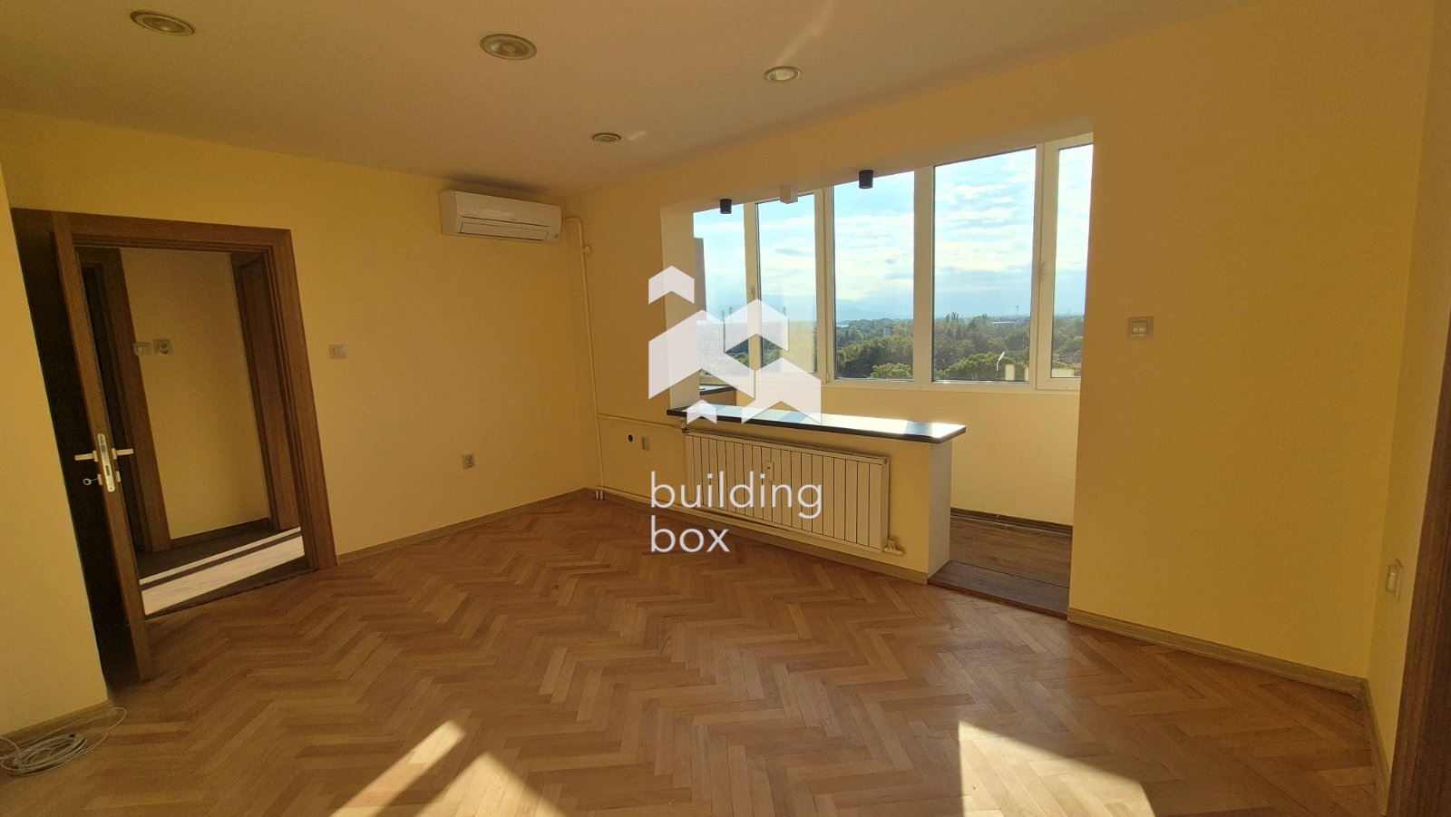 Тристаен апартамент срещу х.Санкт Петербург - 0