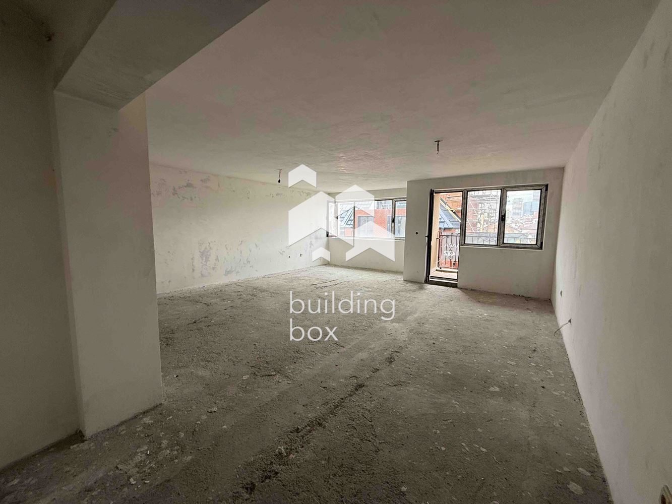 Тристаен апартамент – Център