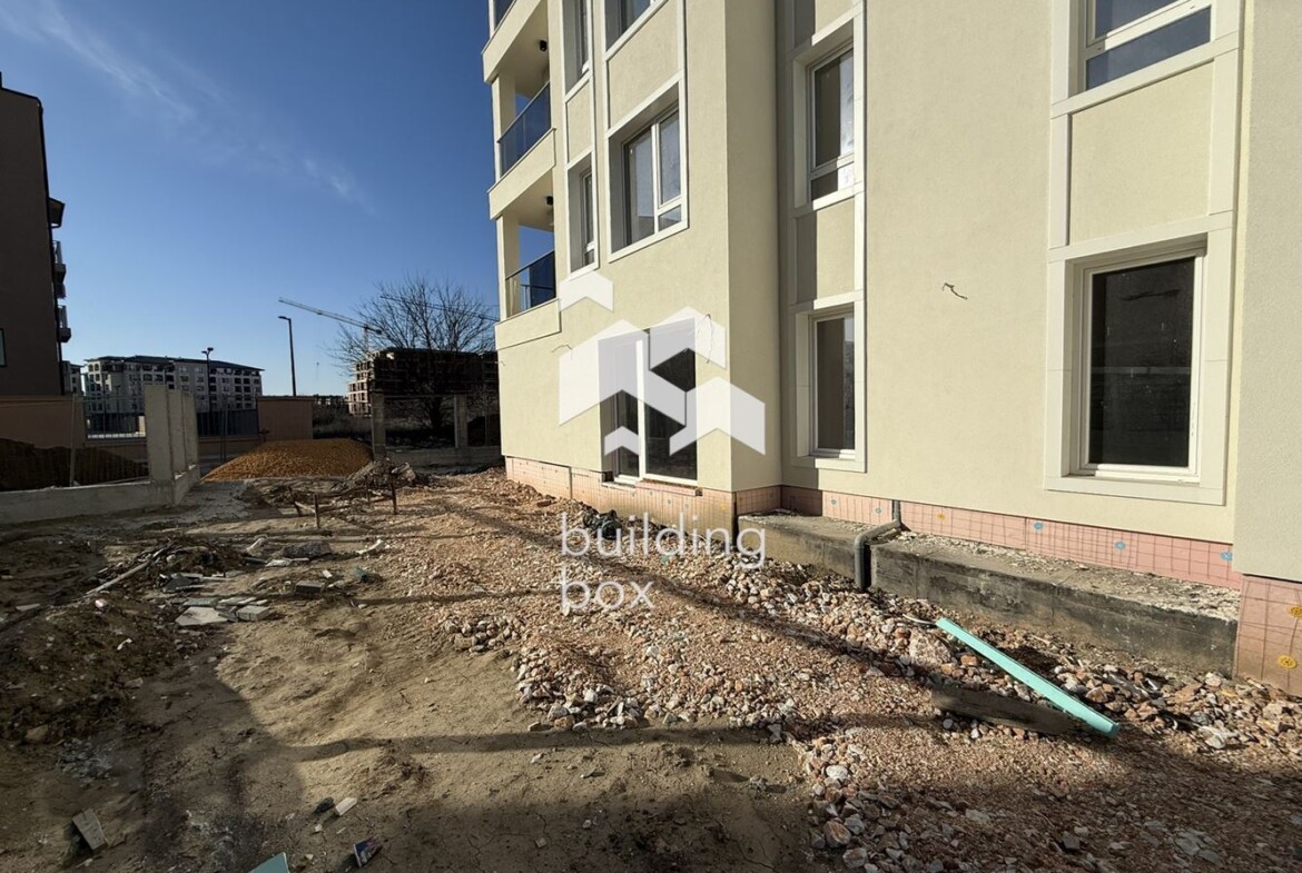 Тристаен апартамент с двор пред АКТ16 - кв. Остромила - 0