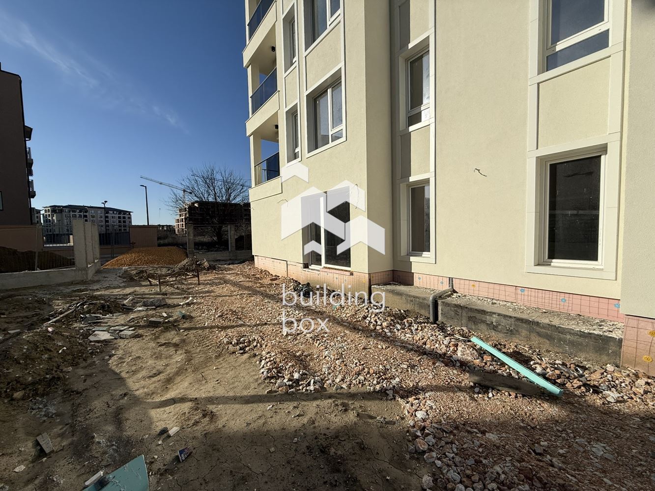 Тристаен апартамент с двор пред АКТ16 - кв. Остромила - 0