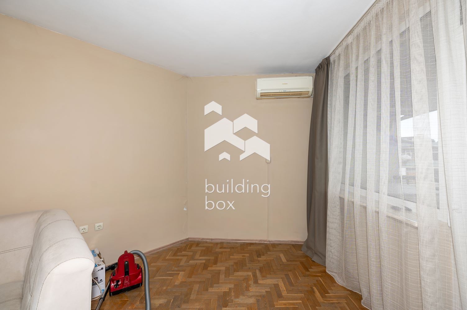 Апартамент с три отделни помещения срещу Съдебната палата - 0