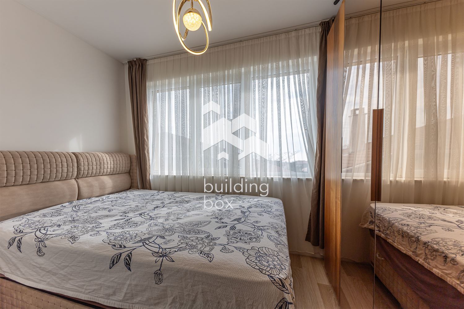 Тристаен апартамент с паркомясто - 0