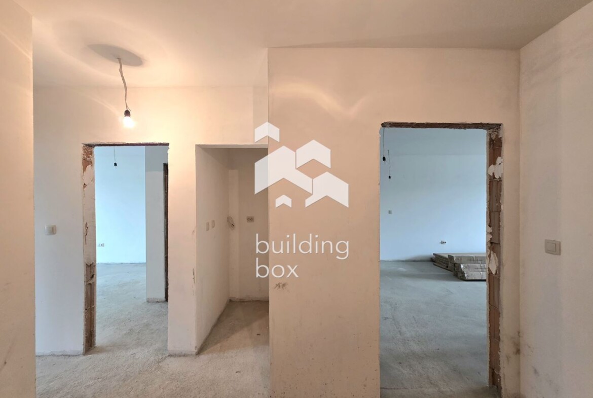 Тристаен апартамент - кв. Оборище - 0