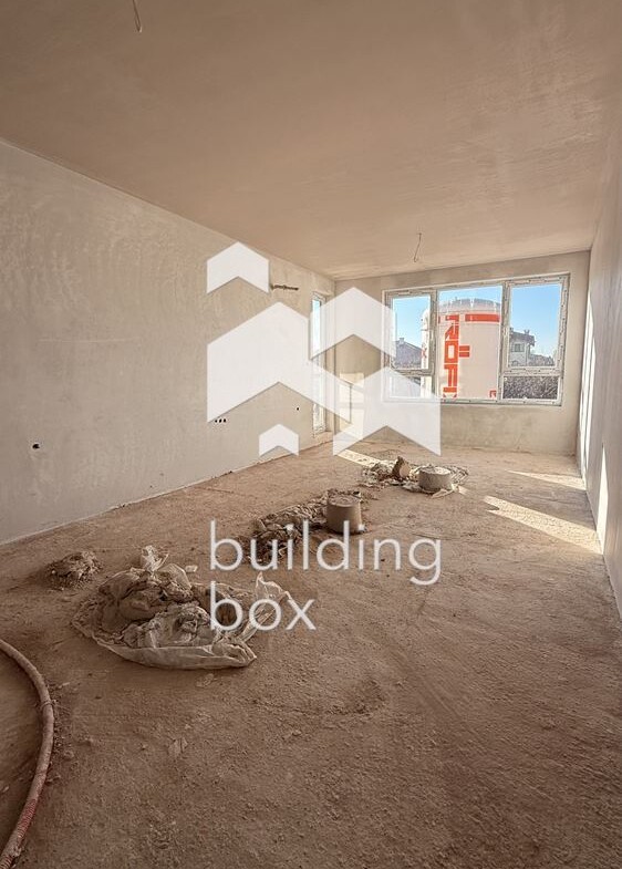 Двустаен апартамент в кв. Остромила до Виа парк - 0