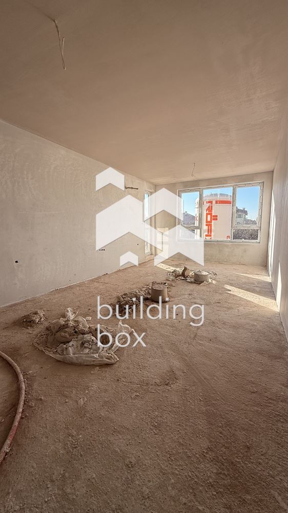 Двустаен апартамент в кв. Остромила до Виа парк - 0