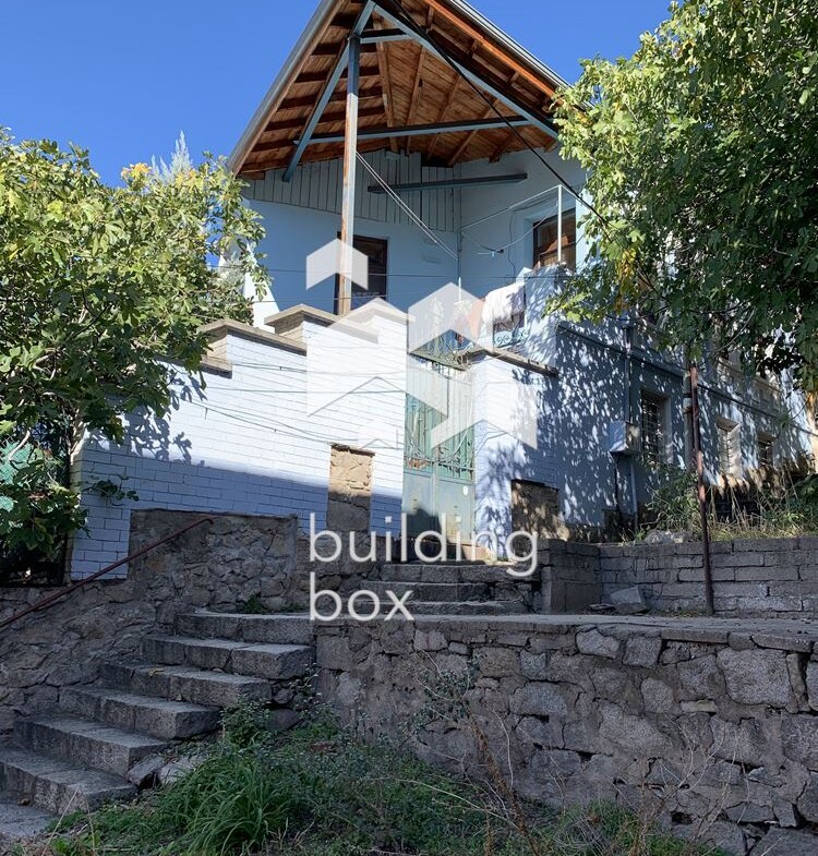 Къща с двор в сърцето на град Пловдив. - 0