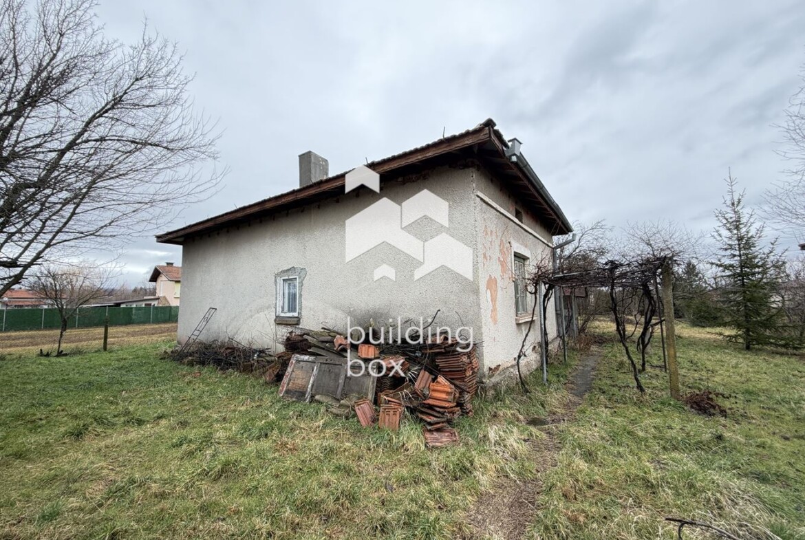 Къща - с. Долни Раковец - 0