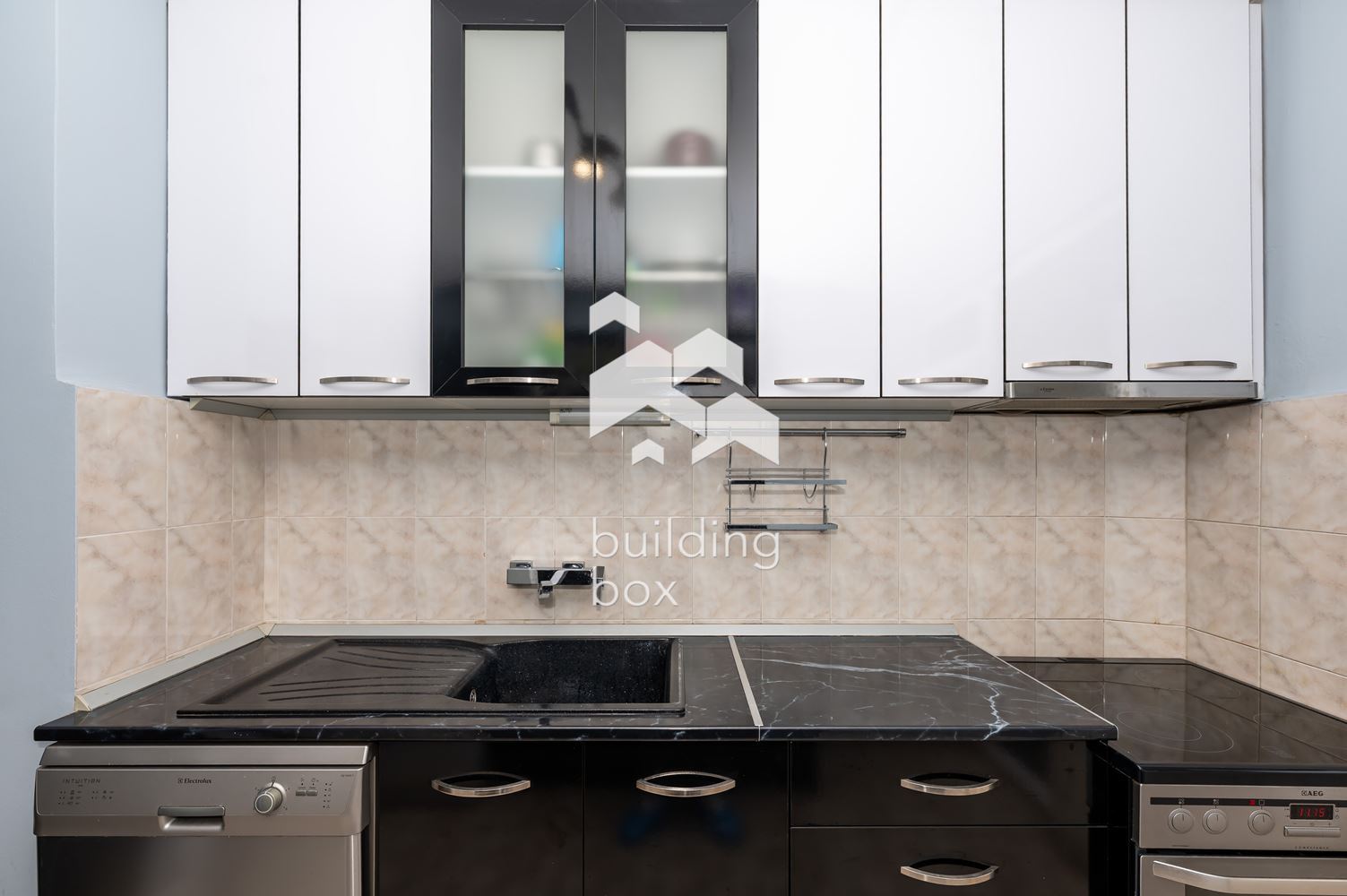 Апартамент с три отделни помещения срещу Съдебната палата - 0