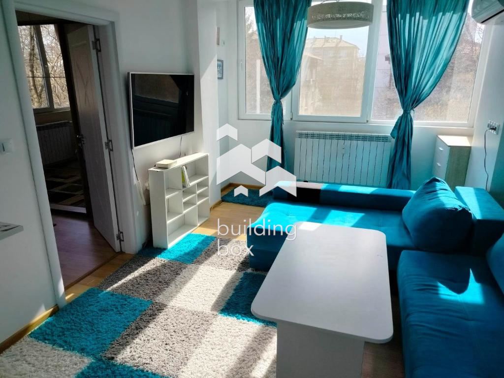 Свеж и уютен тристаен апартамент в кв. Изток - 0