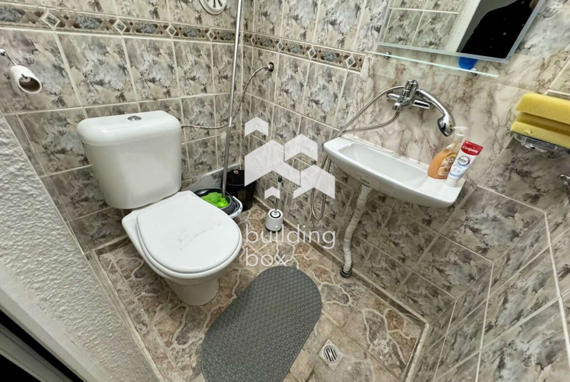 Легла под наем в ТОП център - 0