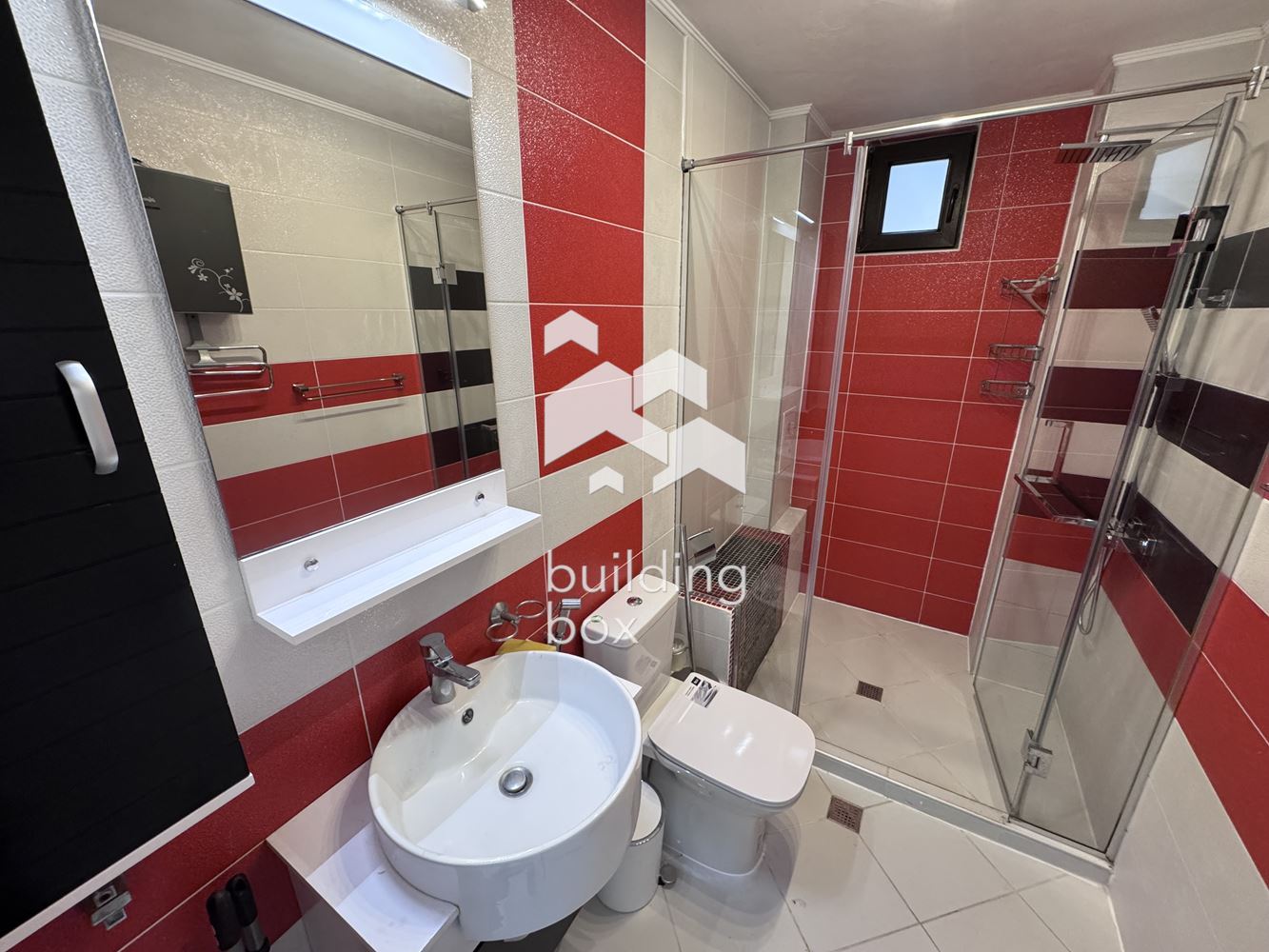 Тристаен луксозно обзаведен апартамент под наем - 0