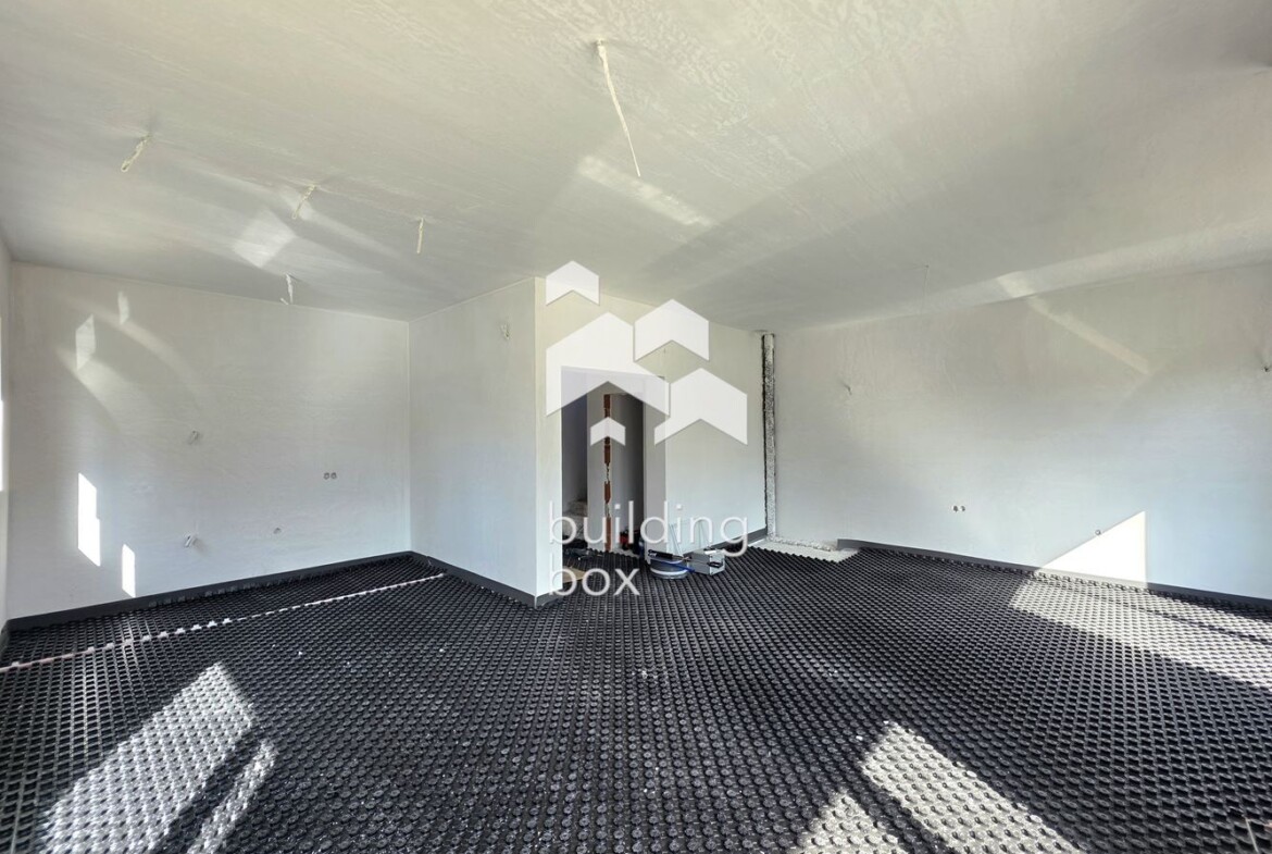 Качество! Простор с двор 600 кв.м.! Еднофамилна къща с Акт 16! - 0